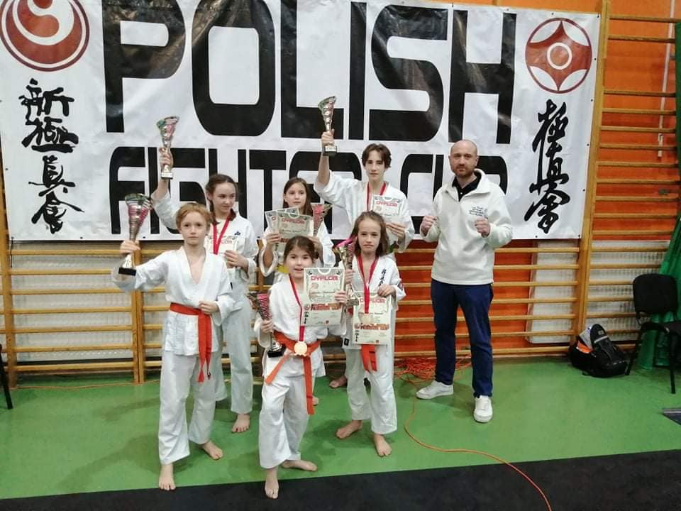 KKS Kumite inkasuje ogrom trofeów na turnieju w Kole; 28.11.2021